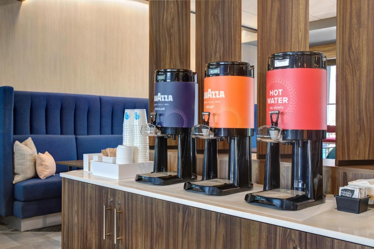 Tru By Hilton Toronto Airport West Hotel Мисисага Екстериор снимка