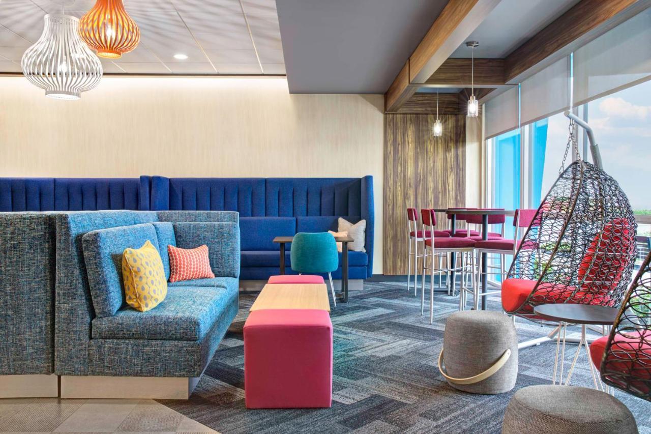 Tru By Hilton Toronto Airport West Hotel Мисисага Екстериор снимка